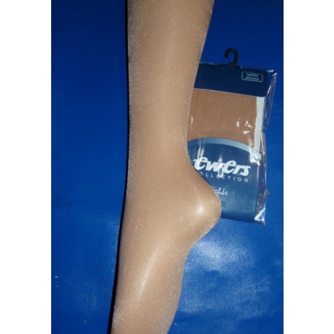 Glanspanty voor kinderen in huidskleur van het merk Ewers